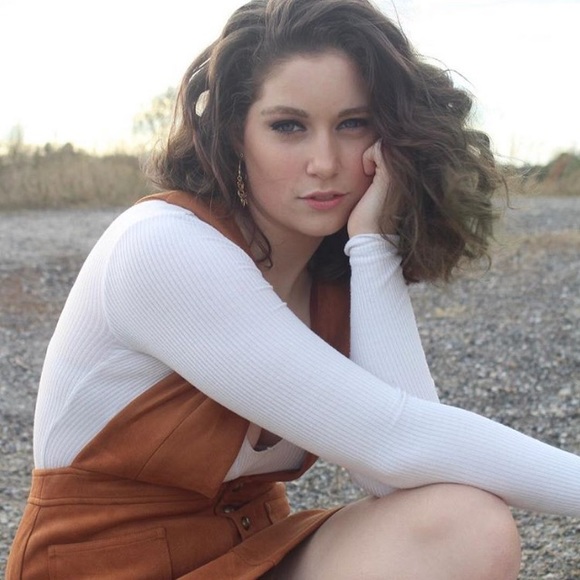 Meet your Posher, Hailey - Picture 2 of 4